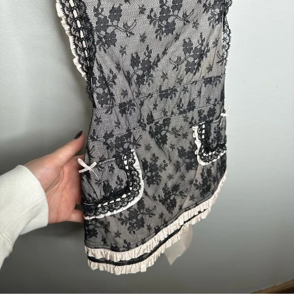 Victoria's Secret Sexy Maid Lingerie - Picture 5 of 11